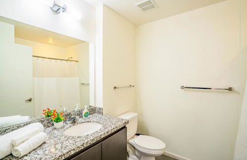 Relaxing 2BD - Central Downtown - Gym, Pool, Parking - Foto 50