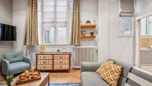 Eiffel Tower & Champs-Elysees - Paris Vacation Rentals - Foto 4