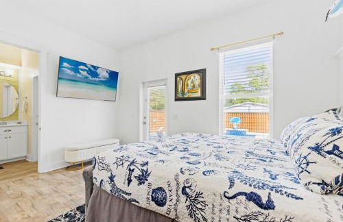 Lion of the Beach - Photo 7