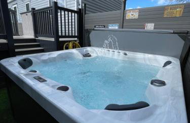 Tigers Wood - 2 bed hot tub lodge with free golf, NO BUGGY - Foto 6