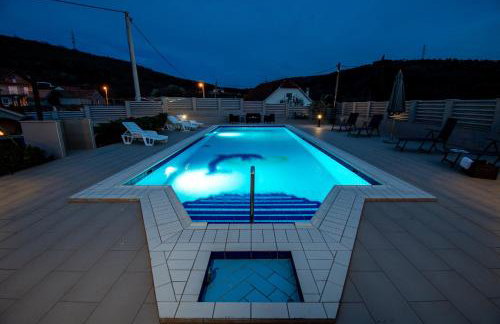 Spacious villa for 10 with a big private pool - Photo 44