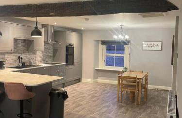 Cosy Apartment Above Village Pub - Photo 7