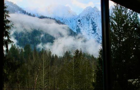 Riverfront Retreat Hot Tub Sauna Yard Gazebo and VIEWS - Foto 15