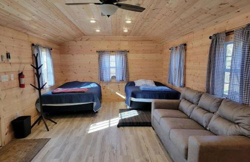 Private Pet-Friendly Cabins with Fire Pit for Nature Escapes in Clear Spring, Maryland, for Memorable Family Glamping Trips - Photo 15