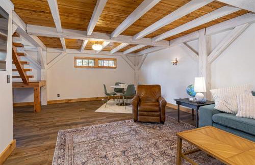 Luxury Lake House w Dock & Game Room - Photo 40