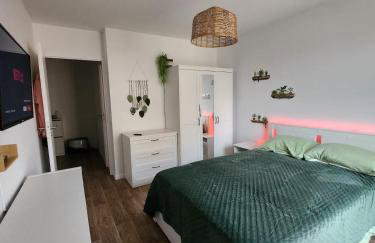 8 Pers - Balcon & Jardin - 5min CDG - Shuttle CDG Airport - Paris Villepinte - Foto 4
