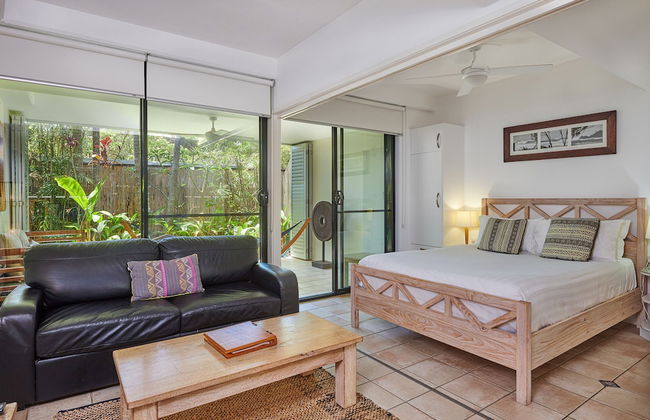 Julians Apartments - Photo 28