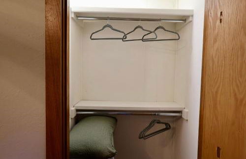 Hidden Hillside Retreat - A Secluded Modern Cabin - Foto 5