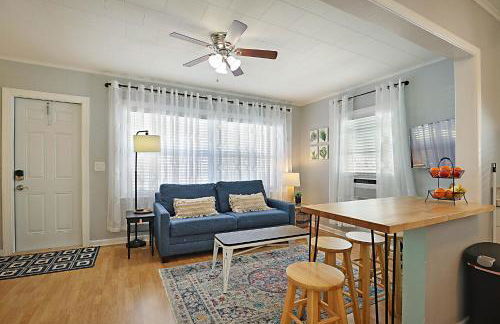 Steps to Beach & Downtown! Cozy Beach Bungalow #1 - Foto 4