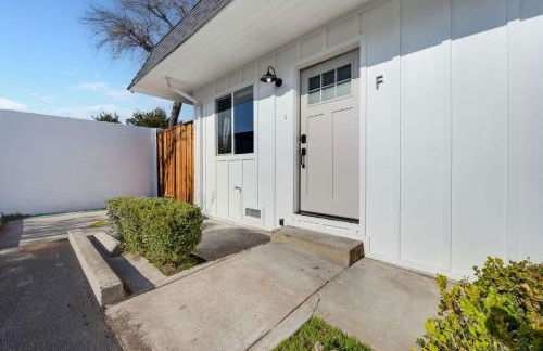 Brand New Apt w Parking Blocks from Downtown- F - Foto 6