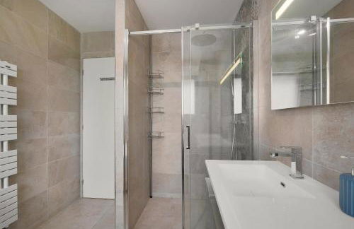 La Villa Sainghin - Piscine et Jacuzzi Privé - Foto 17