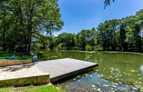 1800's Antique Log Cabin with Modern Amenities near Fredericksburg and Kerrville, Texas - Photo 35