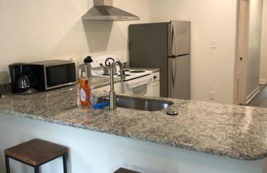 LakewoodLyon Park Renovated Cottage Near Duke 23A - Photo 2