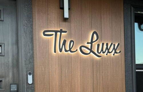 The Luxx - ALL NEW / 4 BD / Poolside / Hot Tub / Lake View - Foto 57