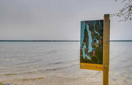 Waterfront Torch Lake Cottage with Dock and Fire Pit! - Foto 36