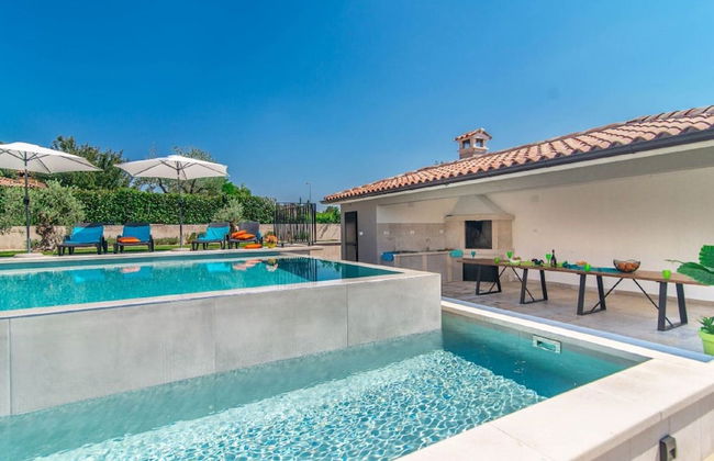 Villa With Swimming Pool and Outdoor Kitchen - Foto 24