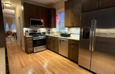 Queen Beds, Long Stay, Garage Parking, Near Train - Foto 18