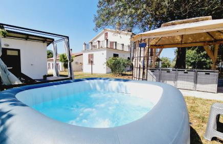 Country Chic Antico Casale - piscina idromassaggio lettini, solarium, cinema experience, wifi, parcheggio - Foto 8