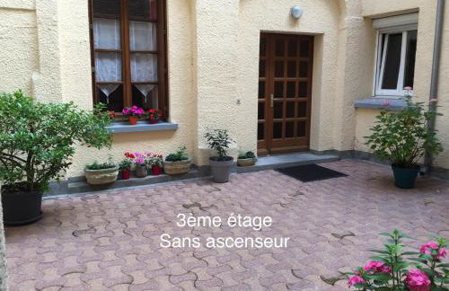 QUAI 65 , 3 pièces sur le port, à 250 m de la rue piétonne et de la mer - Foto 12