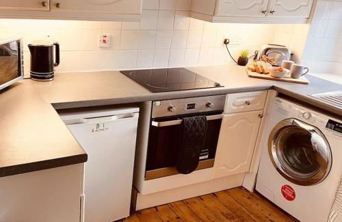 The Ramblers Rest - whole apartment - pet friendly - close to amenities and walks - Photo 8