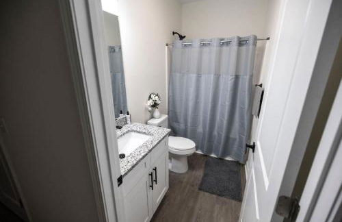 4 Min to Downtown - 10 Min to Elon - Washer and Dryer - Foto 25