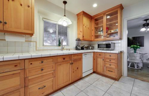 Hot Tub, Patio & Outdoor Games at Visalia Home - Foto 12