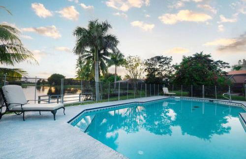 Modern Lakefront Home - Foto 24