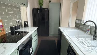 Anfield Home - Sleeps 7 - 1 min walk to Stadium! - Foto 2, stove, dishwasher