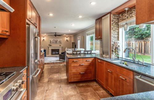 Spacious 5BR San Jose Home w Parking & Backyard - Foto 8