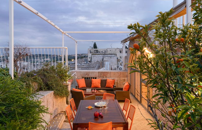 Luxury Duplex with Rooftop by FeelHome - Photo 21