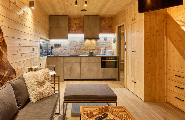 Luxe Timber Lodge & Pet Retreat - Photo 10