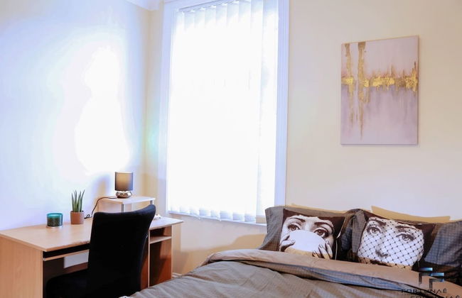 Beautiful 5-bed House Roker Beach - Photo 14