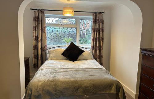 Peaceful 2-Bed Bungalow with Garden & Parking in Bramley Village, Rotherham - Foto 5