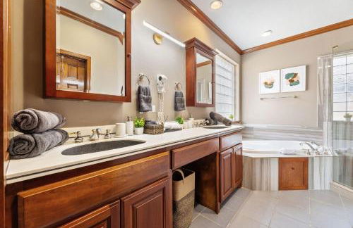 Golf-Side Luxe Escape Sleeps 13 Hot Tub & Theater - Foto 23