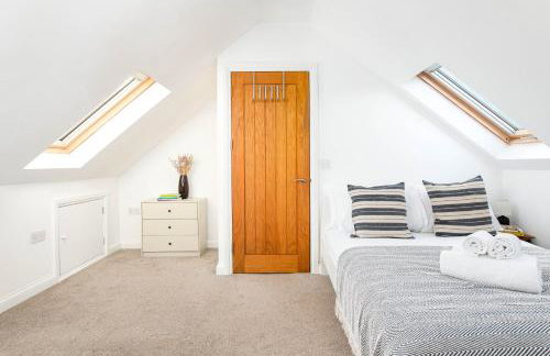 Large 5Bed Town House-Sleeps 9-By FabAccommodation - Foto 12