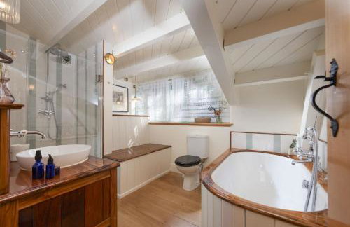 Master Shipwrights House - Great Location - Free WiFi & Parking - Fireplace - Photo 31