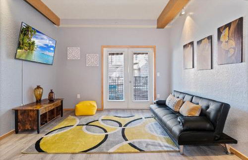 Couples Getaway - Sweet Retreat - European Village Best Location - Foto 2