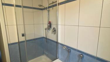 wohnliches , behagliches Zimmer mit Balkon und wifi - Foto 2, Shower