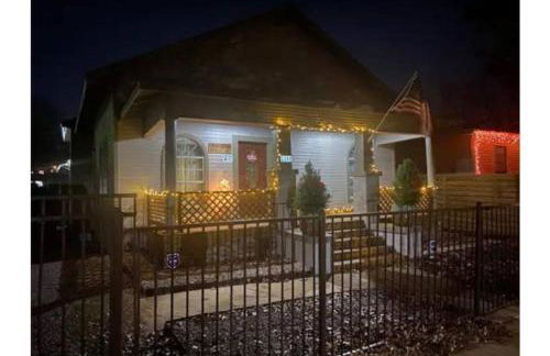 StockYards!-1 block away ! Cowboy Cottage sleeps 9 - Foto 29