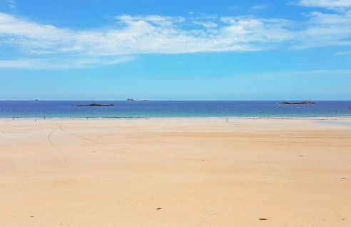 Gorgeous Home In Saint-Méloir-Des-Ondes - Foto 21