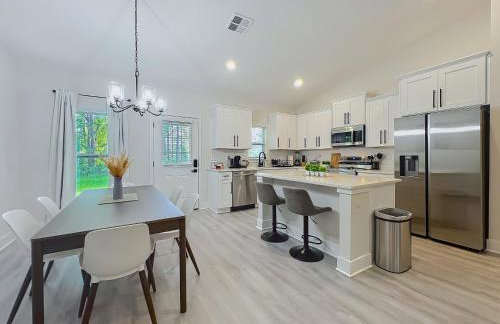 Full 3 BR 2 BA Home in Ocala Close to Key Sights - Photo 1