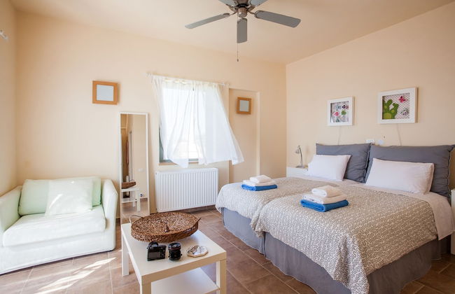 Absolute Villa by Stylish Stays - Photo 9