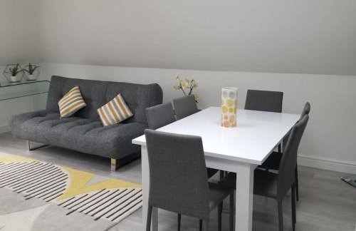 Orchid Lodge - Two Bed Generous Flat - Parking, Netflix, WIFI - Close to Blenheim Palace & Oxford - F4 - Photo 19