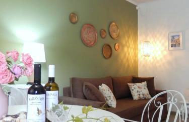 Portico Cozy Home - Photo 23