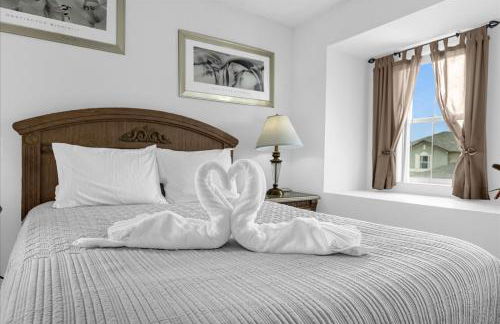 Bluelakeview Luxury Villa with Private Pool & Spa plus Lake Views, BBQ, Games Room - Photo 23