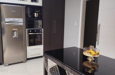 Casa Teresópolis perto do centro com três suítes e piscina - Foto 38