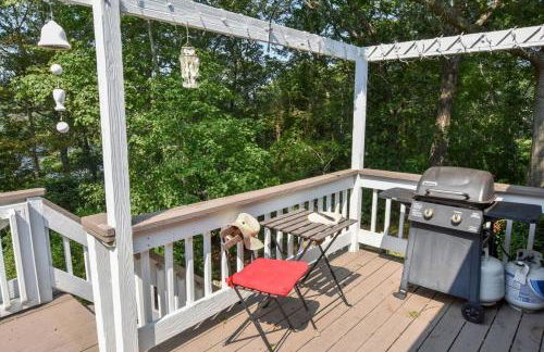 Pond Front Home with Private Dock - Foto 24