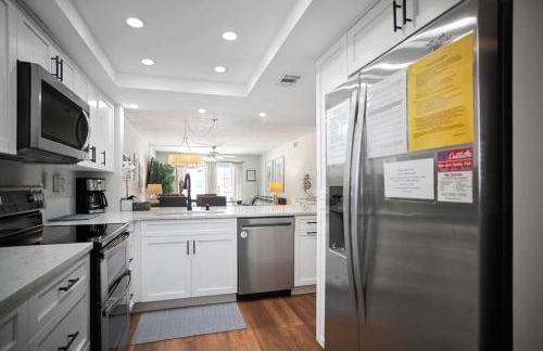 Fully Updated, Ground Floor, Poolside With Great Ocean View - Unit 49! - Foto 4