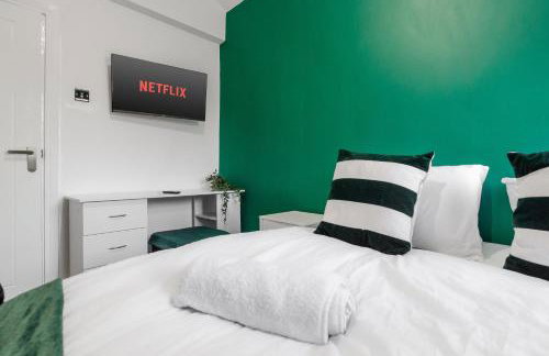 Exotic 4BD, Etihad, Coop Arena - TV in all Rooms and Outdoor Dining - Foto 21