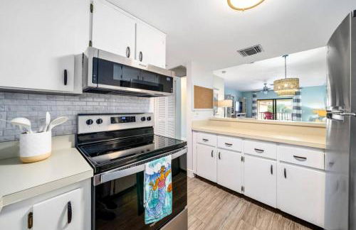 Island Time Oasis Pool Walk to Beach & Balcony - Foto 8